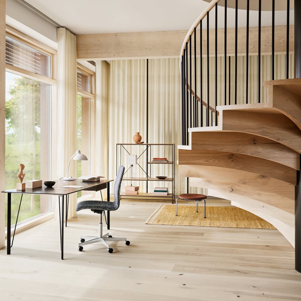 Fritz Hansen -  FH3605 Schreibtisch inkl. Schublade Walnuss